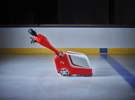 Engo IceDingo  (машина для обробки льоду біля борту)