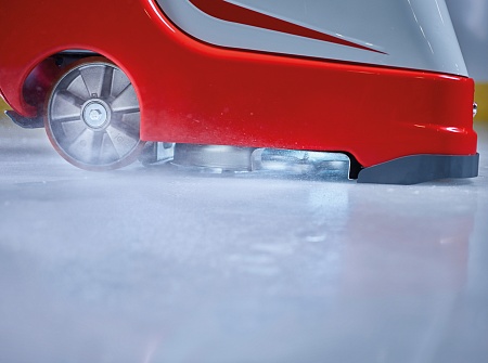 Engo IceDingo ( машина для обработки льда у борта )