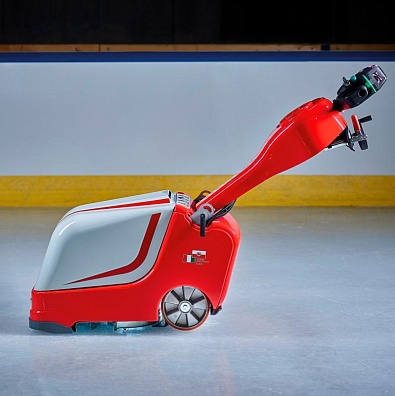 Engo IceDingo  (машина для обробки льоду біля борту)