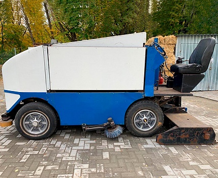 Rental of equipment for the construction and maintenance of ice rinks